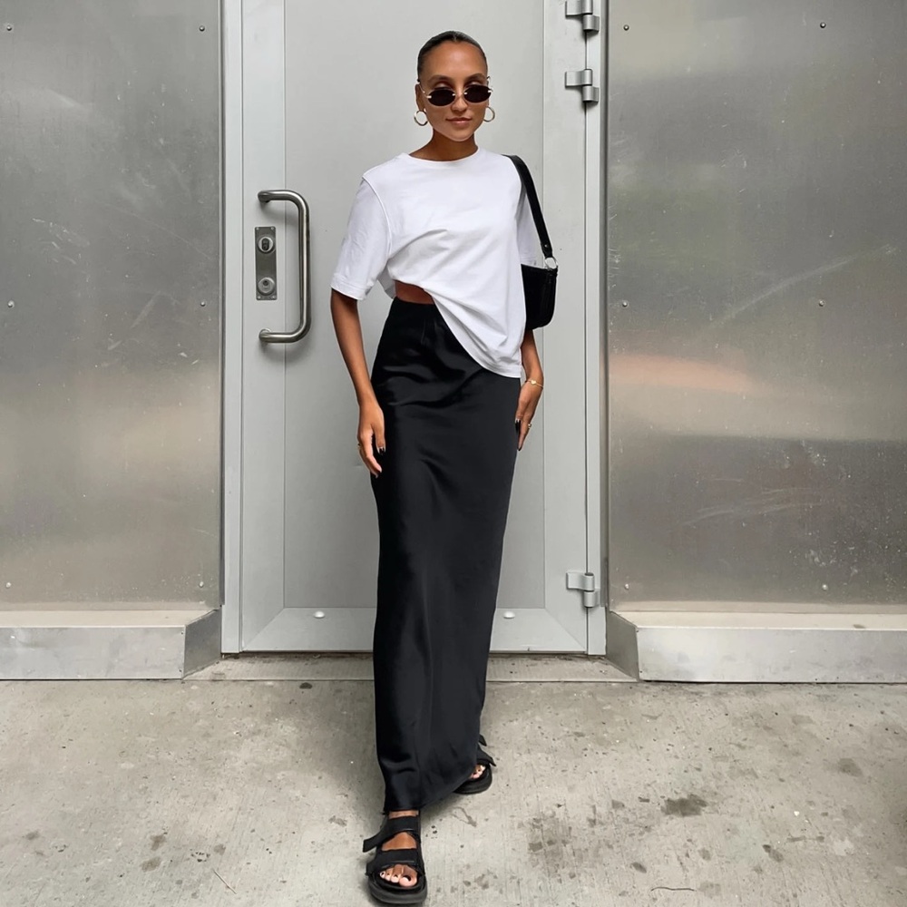 Sleek Black Maxi Skirt - Classic Silhouette